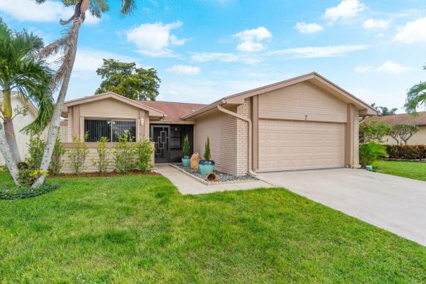 Boynton Lakes 3, 7 Fawlkland Cir, Boynton Beach, Florida 33426, image 1