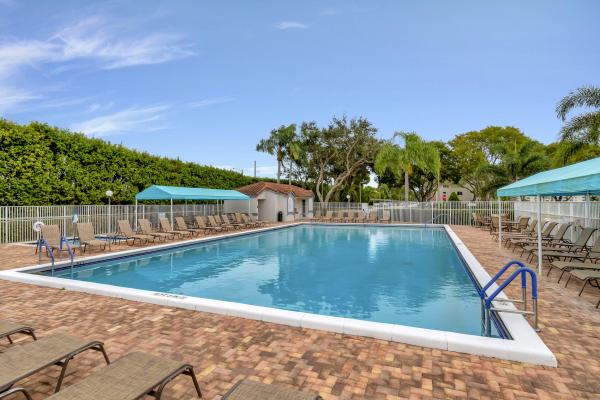 Huntington Pointe, 6448 Mill Pointe Cir, Delray Beach, Florida 33484, image 3