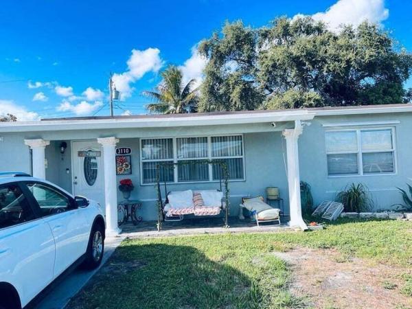 Englewood Manor, 3110 Buckley Ave, Lake Worth Beach, Florida 33461, image 1