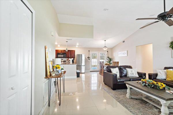 Hidden Oaks, 967 SW Aviation Ave, Port St. Lucie, Florida 34953, image 1