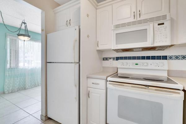 Regal Palms, 3300 Springdale Blvd #102, Palm Springs, Florida 33461, image 3