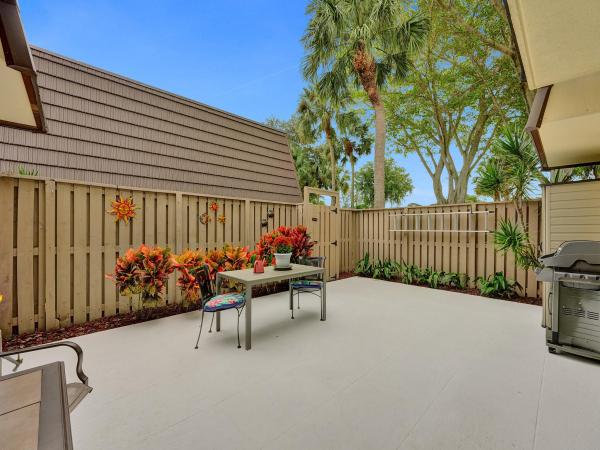 Sandalwood Estates, 1423 14th Ct, Palm Beach Gardens, Florida 33410, image 2
