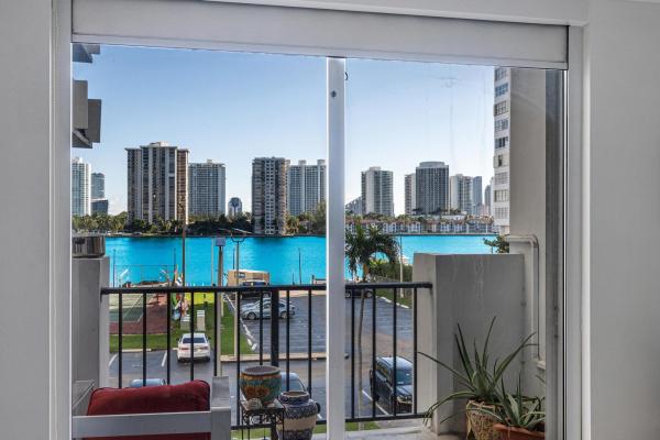 Commodore Plaza Tower, 2750 NE 183rd St #301, Aventura, Florida 33160, image 1