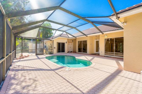 Preston Courts, 211 Woodsmuir Ct, Palm Beach Gardens, Florida 33418, image 2