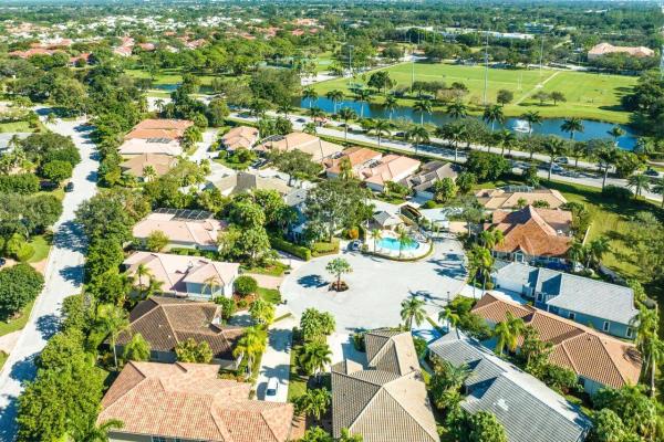 Preston Courts, 211 Woodsmuir Ct, Palm Beach Gardens, Florida 33418, image 1