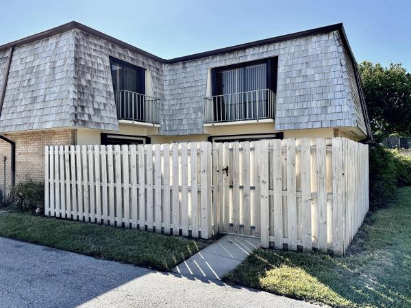 Lakewood Of Palm Springs, 60 Lake Arbor Dr, Palm Springs, Florida 33461, image 1