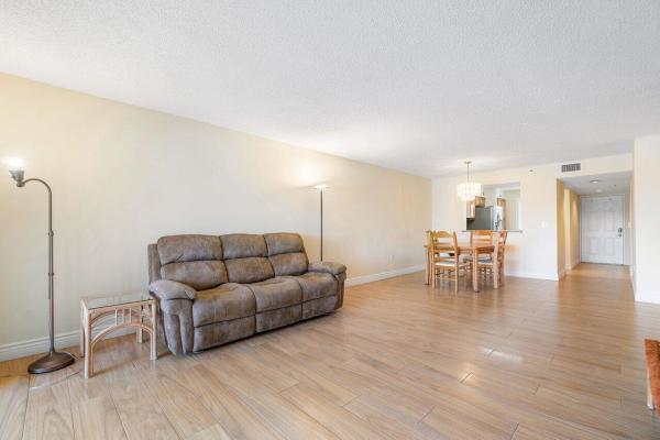 Huntington Pointe, 14096 Huntington Pointe Dr #207, Delray Beach, Florida 33484, image 2