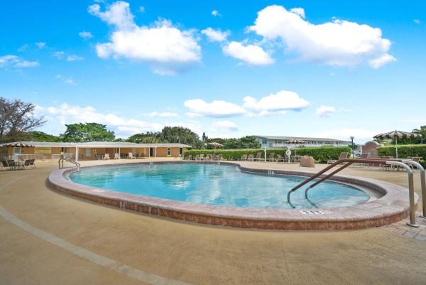 Chatham At Century Village, 118 Chatham E, West Palm Beach, Florida 33417, image 3