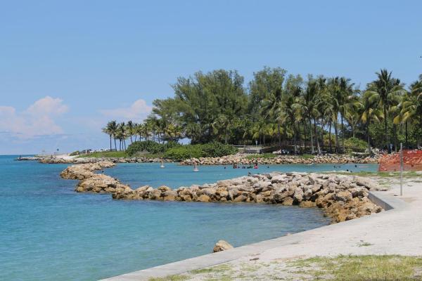 Country Club Point, 3 Leeward Cir, Tequesta, Florida 33469, image 1