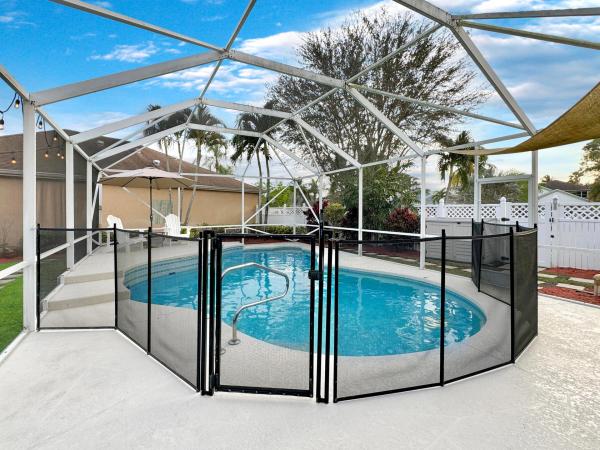 Saratoga Lakes, 132 Meadowlands Dr, Royal Palm Beach, Florida 33411, image 2
