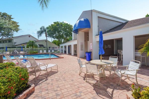 Discovery Pointe, 2034 Discovery Cir E, Deerfield Beach, Florida 33442, image 2