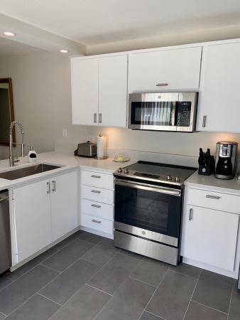 Stamford At The Villages Of Palm Beach Lakes, 3120 W Kingston Ct, West Palm Beach, Florida 33409, image 1