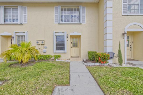 The Charter Club Of Palm Beach, 210 Foxtail Dr #B, Greenacres, Florida 33415, image 1