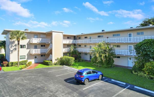 Lake Clarke Gardens, 2770 S Garden Dr #201, Lake Worth Beach, Florida 33461, image 1