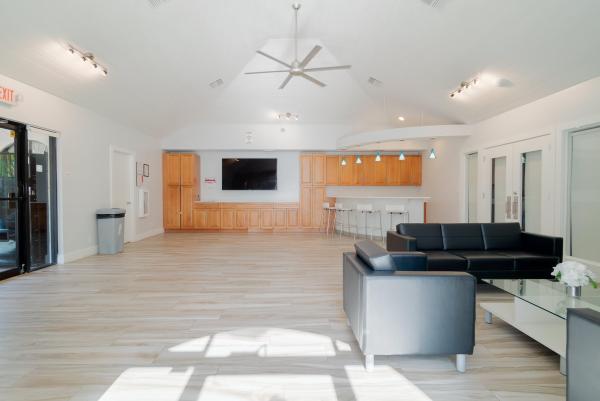 Bella Lago Vista At Clear Lake Club, 752 Executive Center Dr #36, West Palm Beach, Florida 33401, image 2