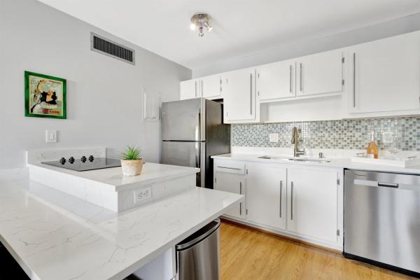 Eden Place, 639 Executive Center Dr #O-206, West Palm Beach, Florida 33401, image 1
