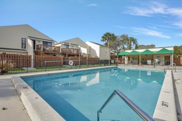 Eden Place, 639 Executive Center Dr #O-206, West Palm Beach, Florida 33401, image 1