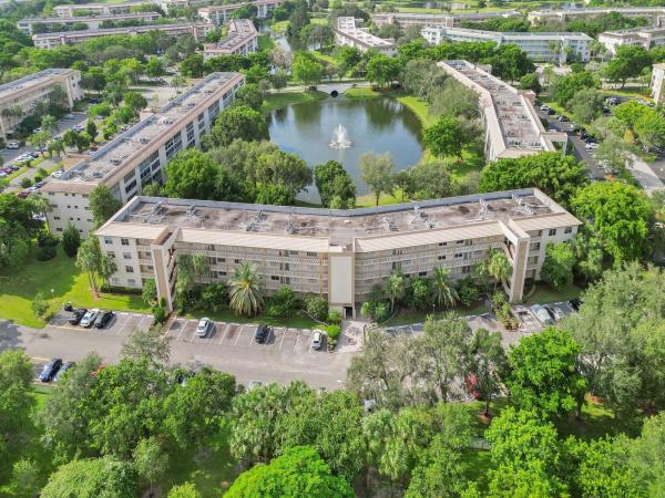 Lucaya Village, 2305 Lucaya Ln #M3, Coconut Creek, Florida 33066, image 1