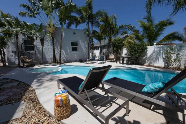 Colonial Estates, 526 Palmetto St, West Palm Beach, Florida 33405, image 1