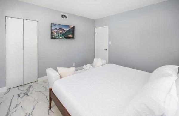 Colonial Estates, 526 Palmetto St, West Palm Beach, Florida 33405, image 2