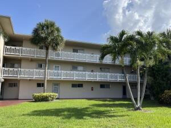 Lake Clarke Gardens, 2606 S Garden Dr S #104, Lake Worth, Florida 33461, image 2
