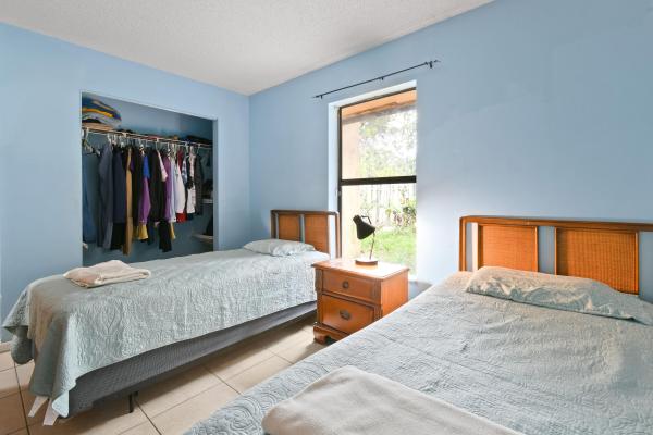 Lone Pine Estates, 301 Canterbury Dr W, Riviera Beach, Florida 33407, image 2