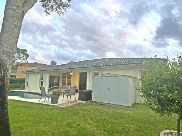 Saddle Brook, 126 Cocoplum Cir, Royal Palm Beach, Florida 33411, image 1