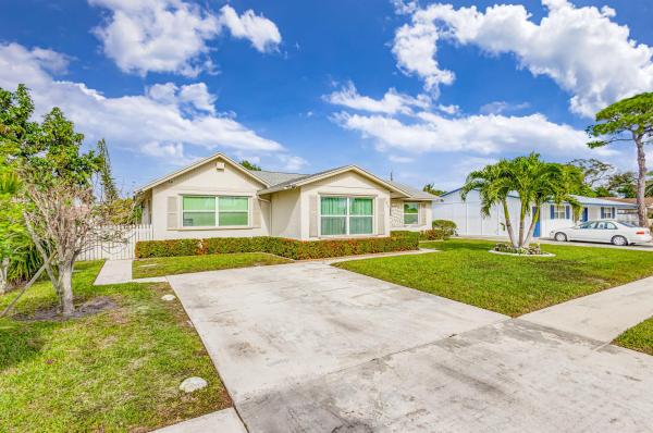 Park Manor, 580 W 37th St, Riviera Beach, Florida 33404, image 1