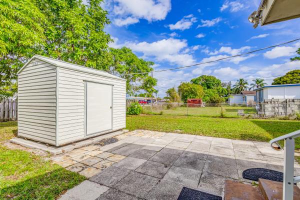 Park Manor, 580 W 37th St, Riviera Beach, Florida 33404, image 1