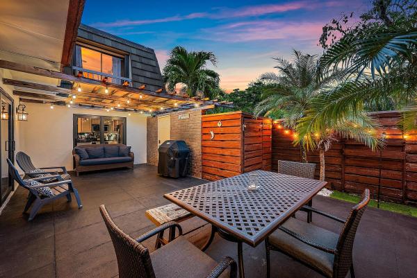Glenwood Townhomes, 1006 10th Ter, Palm Beach Gardens, Florida 33418, image 1