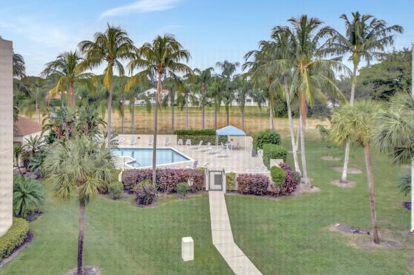 Camino Real Village, 5850 Camino Del Sol #407, Boca Raton, Florida 33433, image 2