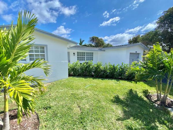 Montez Gardens, 500 SW 3rd Ave, Boca Raton, Florida 33432, image 1