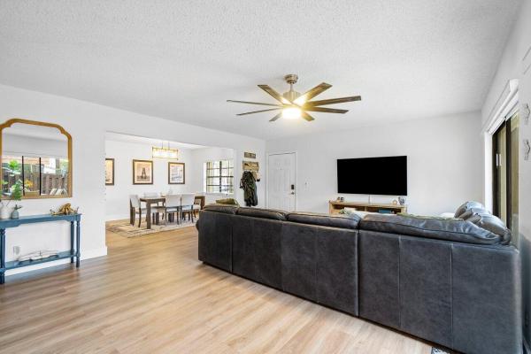 Weybridge Townhomes, 112 Weybridge Cir #D, Royal Palm Beach, Florida 33411, image 2