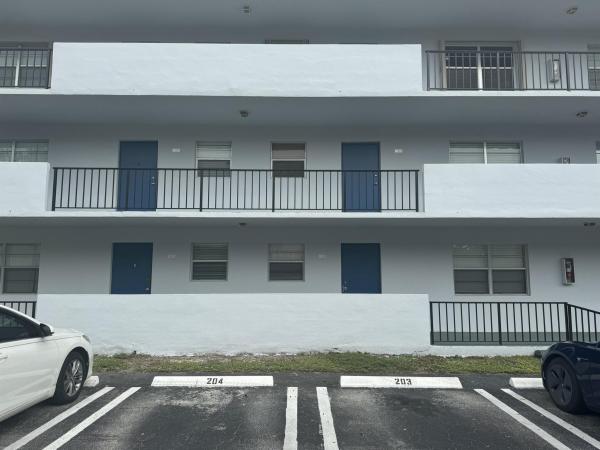 Georgetown, 1630 Embassy Dr #104, West Palm Beach, Florida 33401, image 1