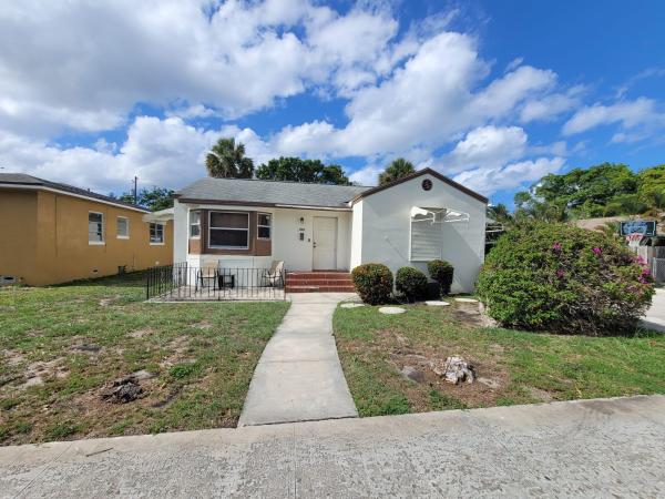 Pinewood Park, 701 37th St, West Palm Beach, Florida 33407, image 1