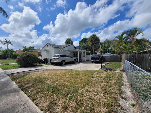 Pinewood Park, 701 37th St, West Palm Beach, Florida 33407, image 1
