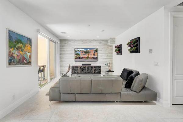 612 NE Rossetti Ln, Boca Raton, Florida 33487, image 2
