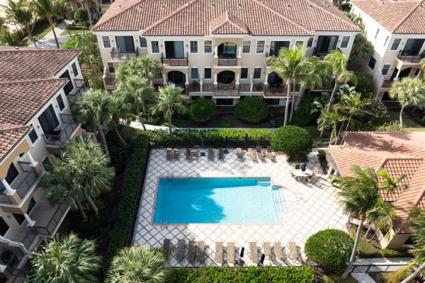 Casa Del Sol Of Tequesta, 404 Del Sol Cir, Tequesta, Florida 33469, image 1