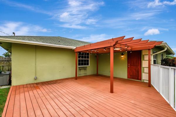 Maddock, 701 Palama Way, Lantana, Florida 33462, image 1