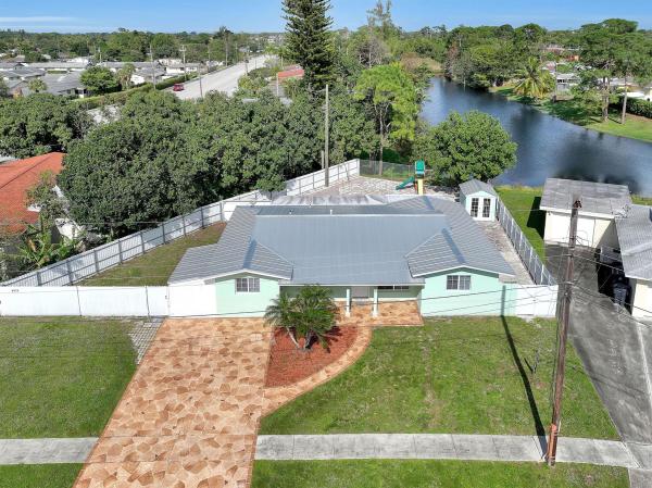 Cresthaven Of Palm Beach, 2639 Rockcrest Ct, West Palm Beach, Florida 33415, image 1