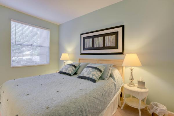 Legends, 137 Legendary Cir, Palm Beach Gardens, Florida 33418, image 1