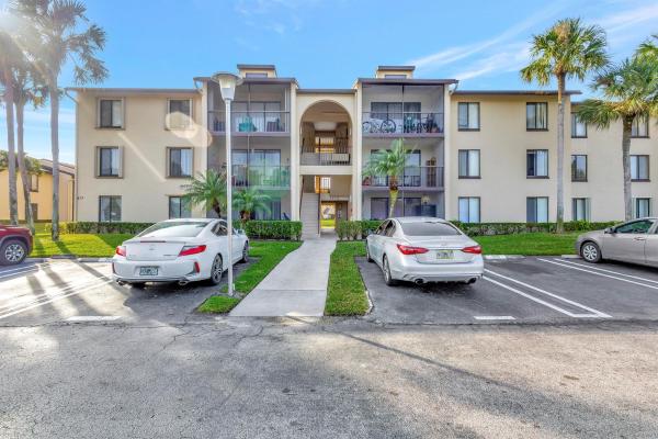 Pine Ridge North 2, 617 Sea Pine Way #B2, Greenacres, Florida 33415, image 1