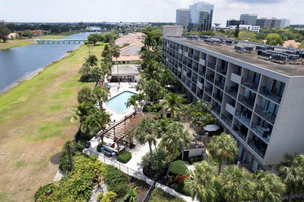 Lakeshore Club, 1830 Embassy Dr #404, West Palm Beach, Florida 33401, image 1