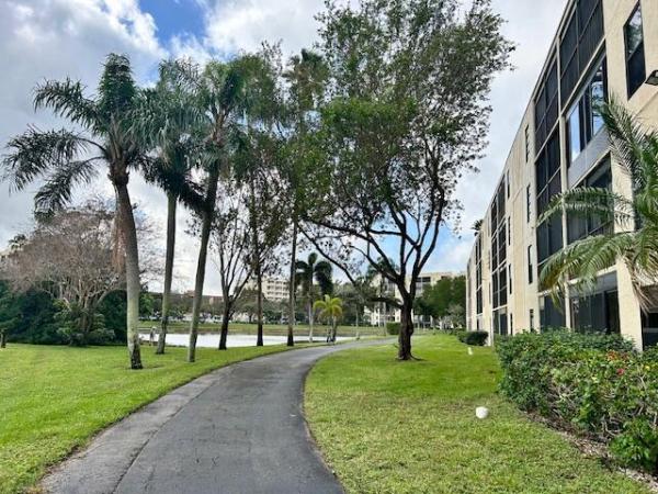 Huntington Lakes 5, 7270 Ashford Pl #202, Delray Beach, Florida 33446, image 1
