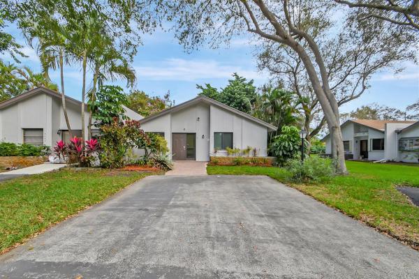 Shadywoods 1, 3686 Arelia Dr, Delray Beach, Florida 33445, image 1