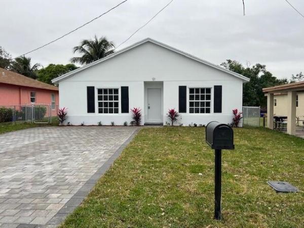 Laneharts, 121 NE 13th Ave, Boynton Beach, Florida 33435, image 1