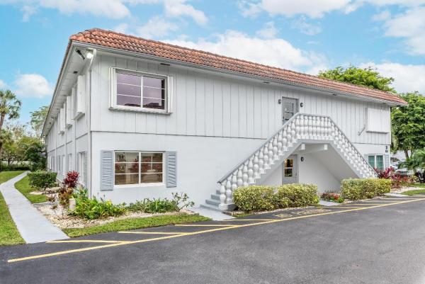 Oakland Grove Village, 639 W Oakland Park Blvd #205D, Oakland Park, Florida 33311, image 1