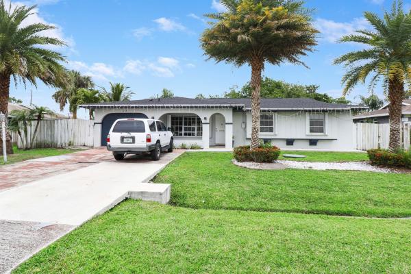 711 SE Floresta Dr, Port St. Lucie, Florida 34983, image 1