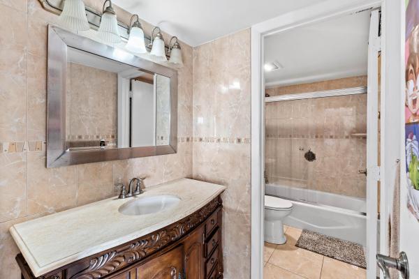 Lago Lucerne, 3908 August Dr, Lake Worth, Florida 33461, image 2