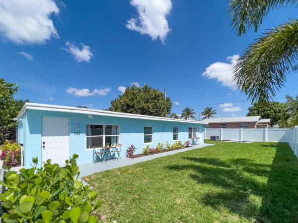 Carver Square, 717 SW 2nd Ct, Delray Beach, Florida 33444, image 1